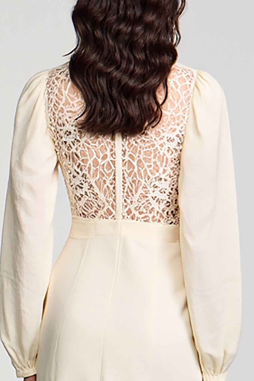 Vestido de fiesta de encaje marfil de cuello alto y manga larga