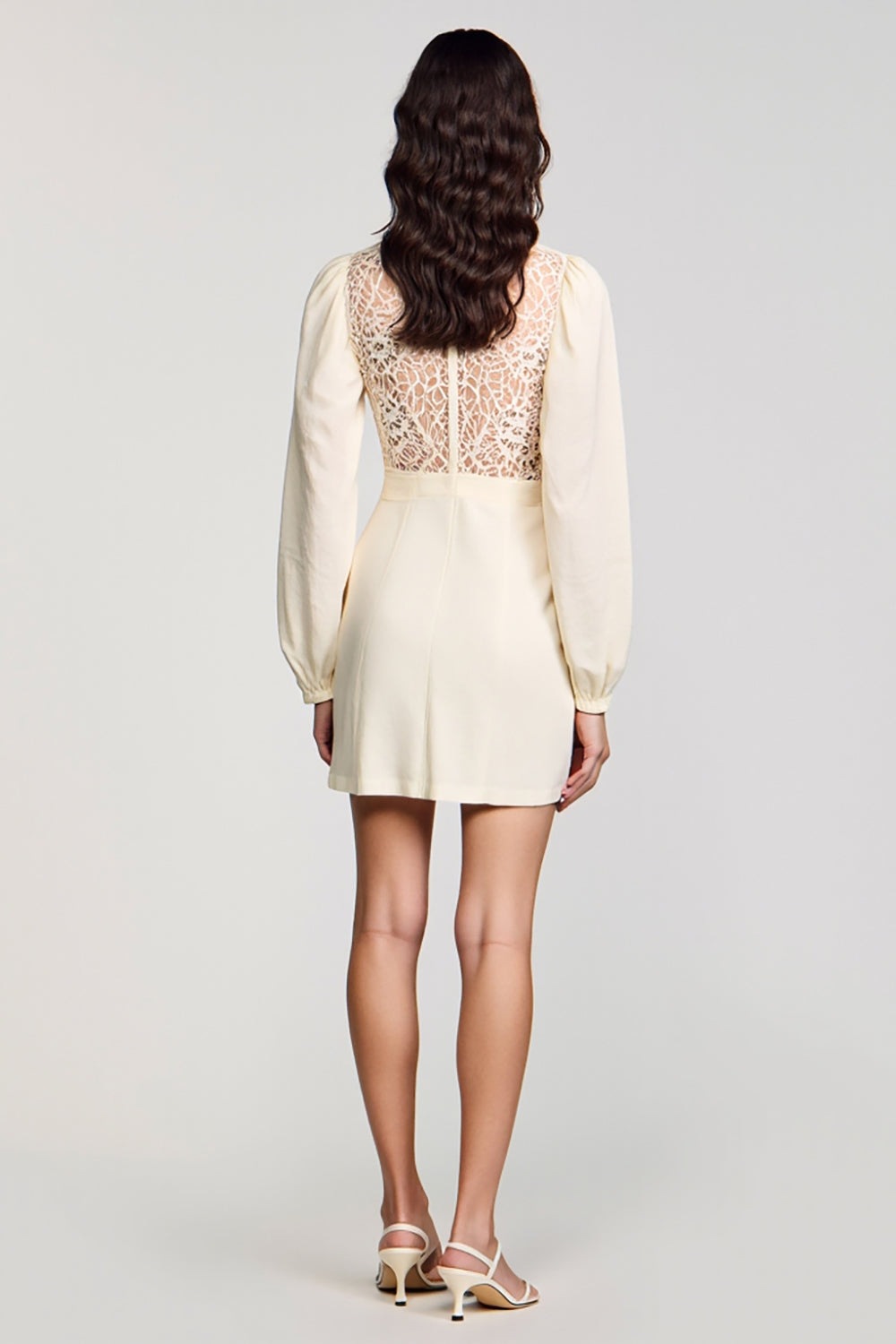 Vestido de fiesta de encaje marfil de cuello alto y manga larga