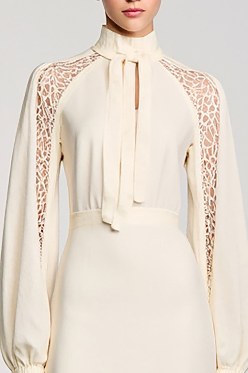Vestido de fiesta de encaje marfil de cuello alto y manga larga