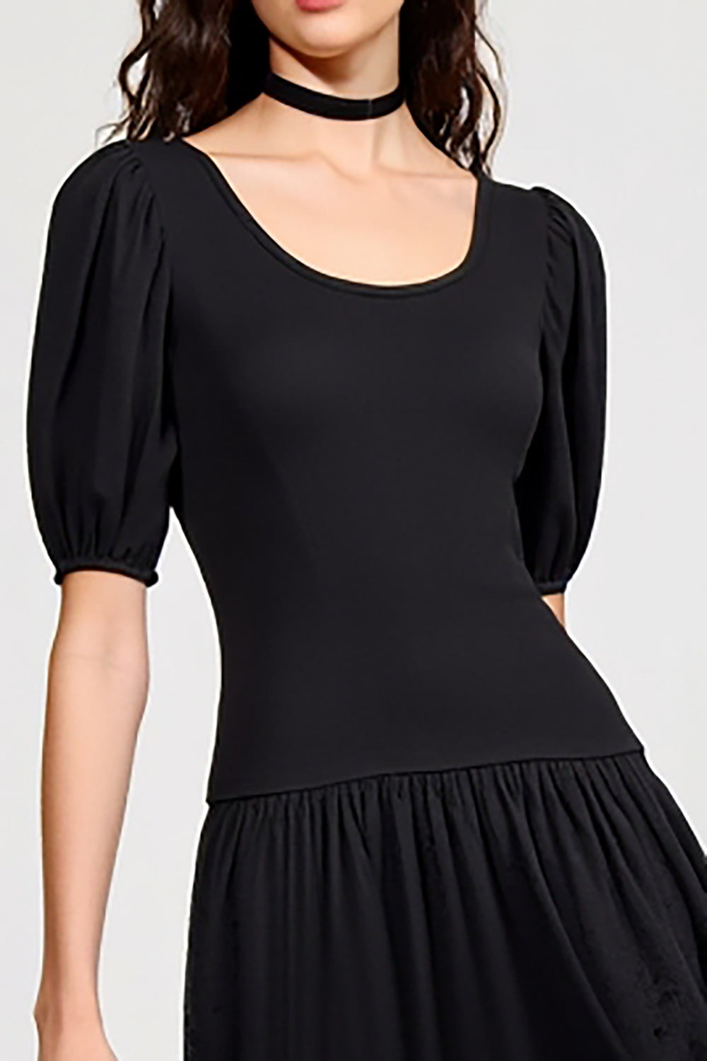 Robe longue de soirée en dentelle noire coupe trapèze