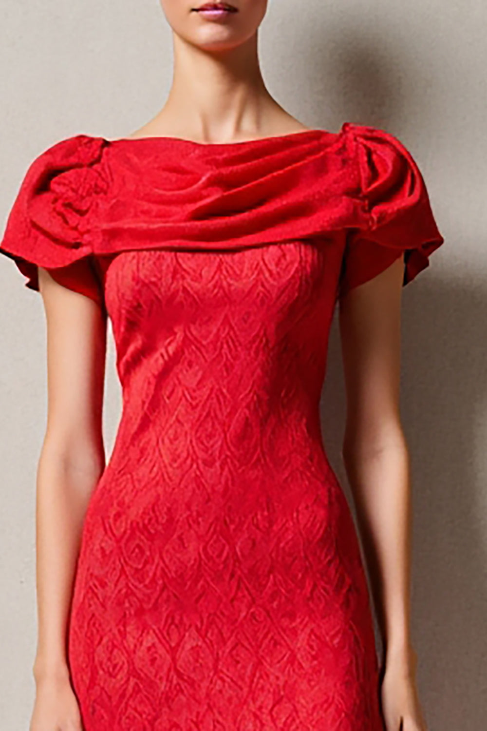 Robe fourreau midi rouge à col bénitier pour invitée de mariage
