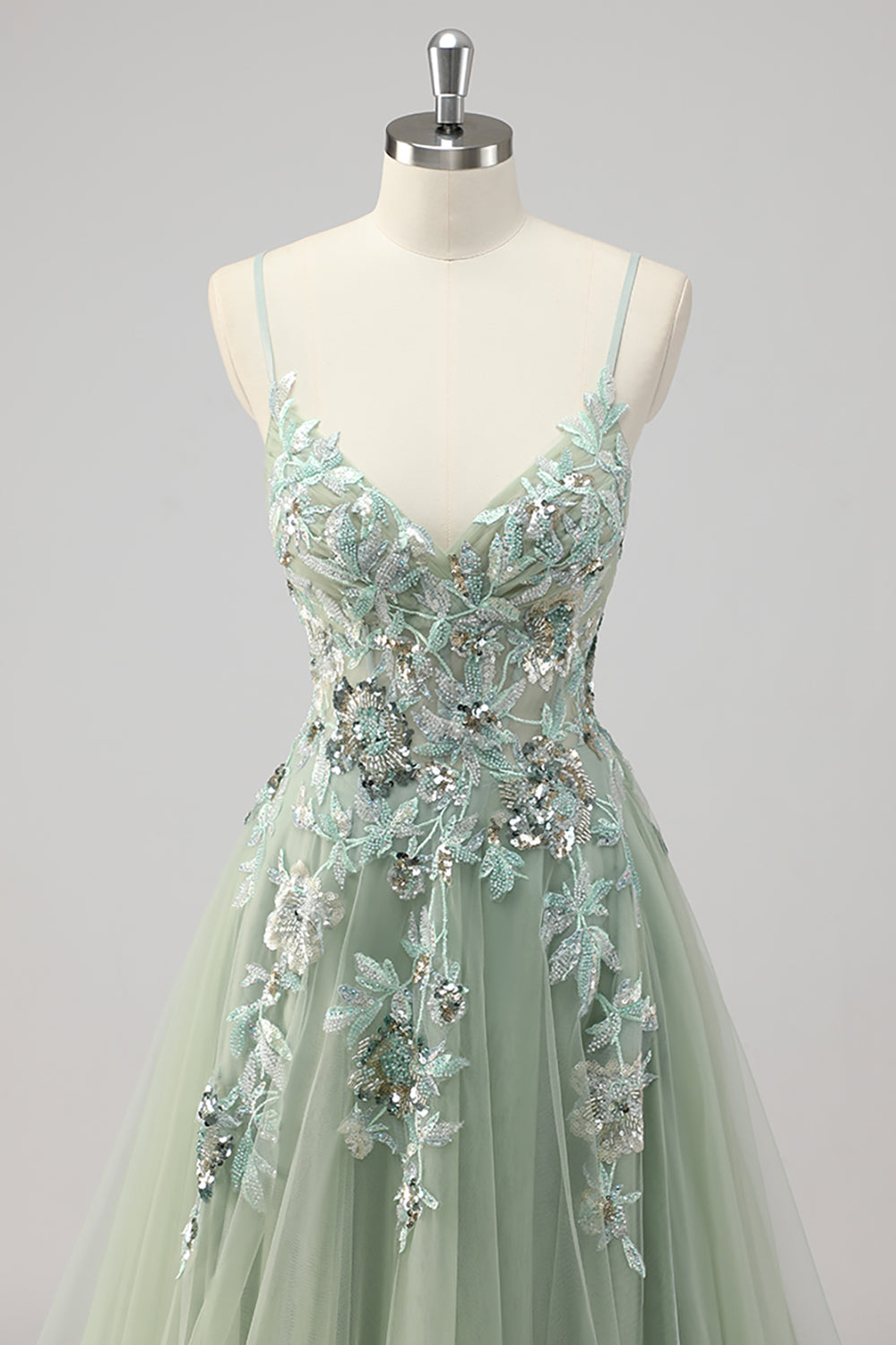 Robe de bal trapèze verte ornée de paillettes et d'appliqués, avec fente