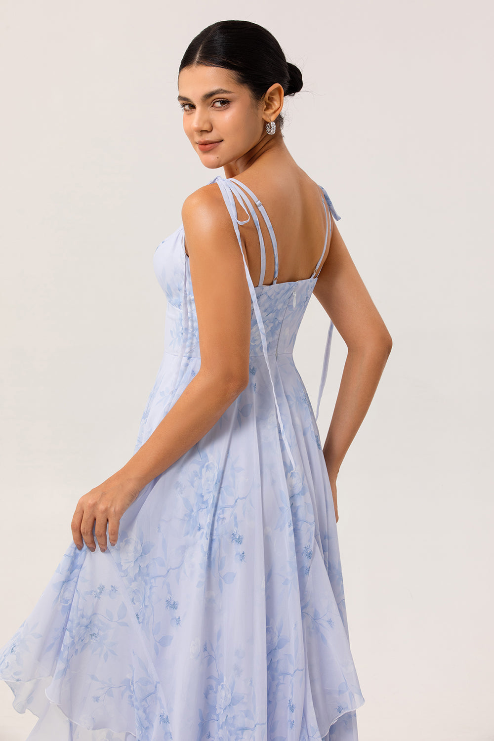 Robe longue de demoiselle d'honneur trapèze en mousseline bleue à fleurs avec volants