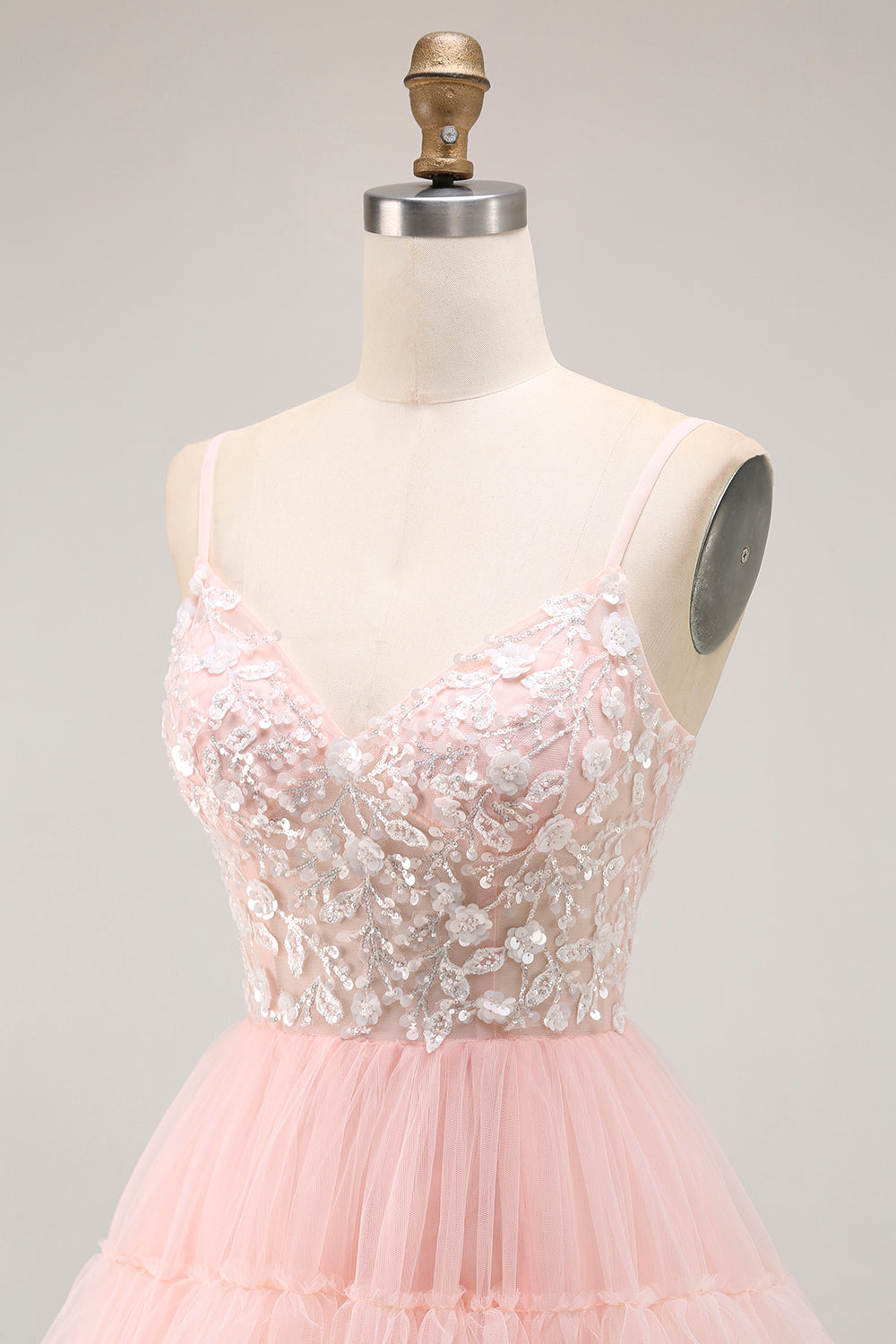 Robe de bal longue évasée rose poudré avec corset, sequins, volants superposés et appliqués