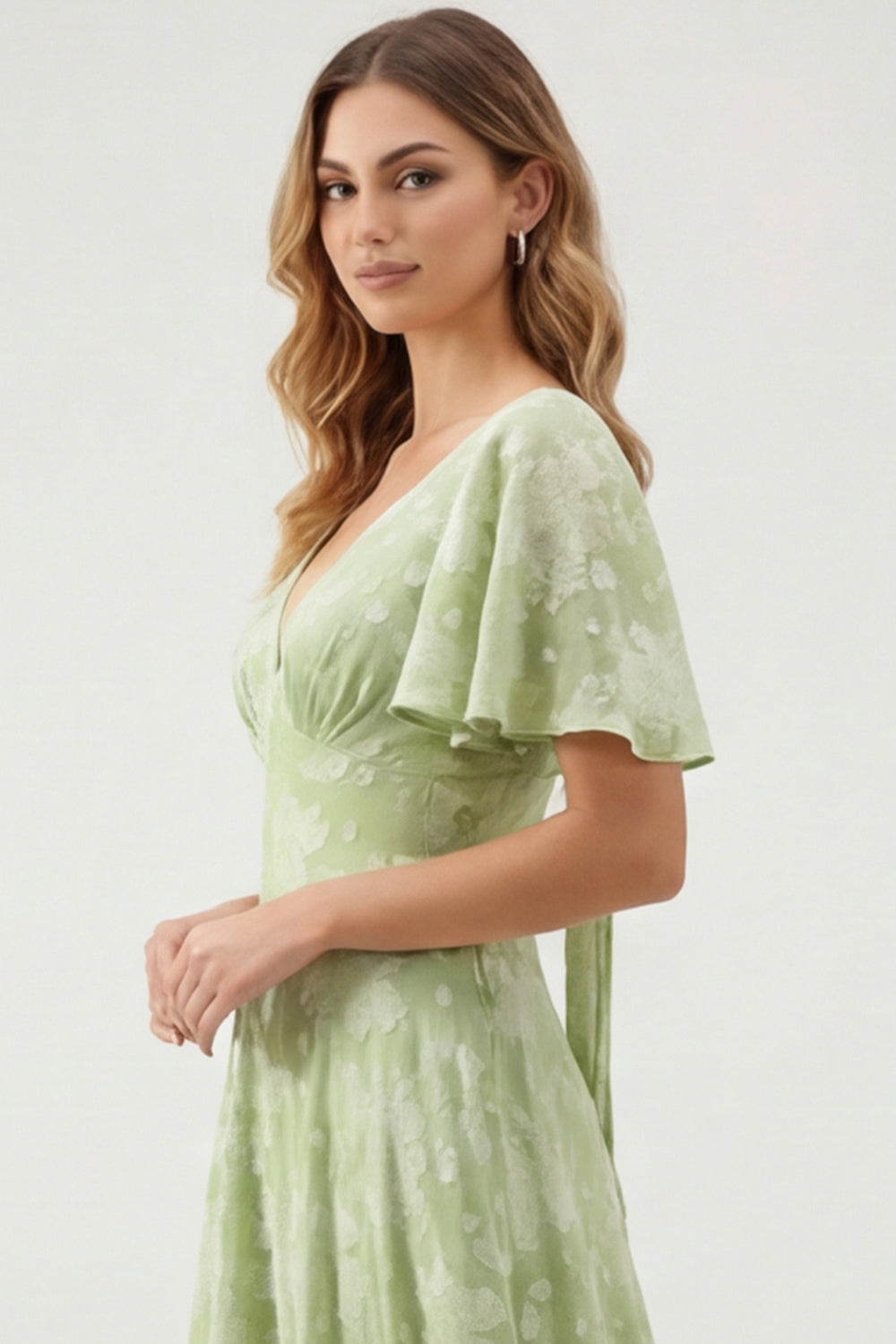 Robe longue de demoiselle d'honneur vert fleuri trapèze décolleté en V à manches courtes