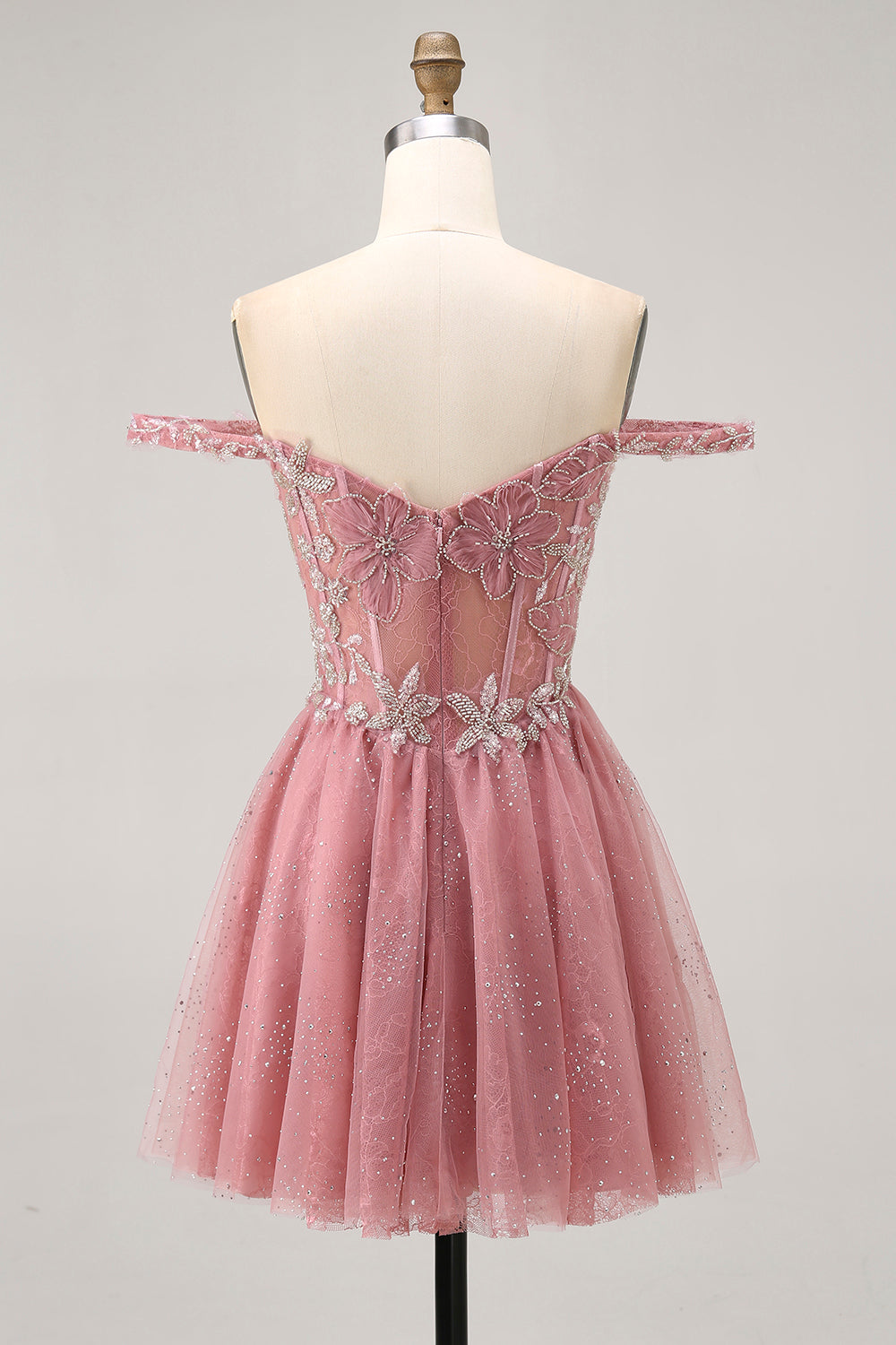 Robe de cocktail trapèze fleurie rose poudré épaules dénudées