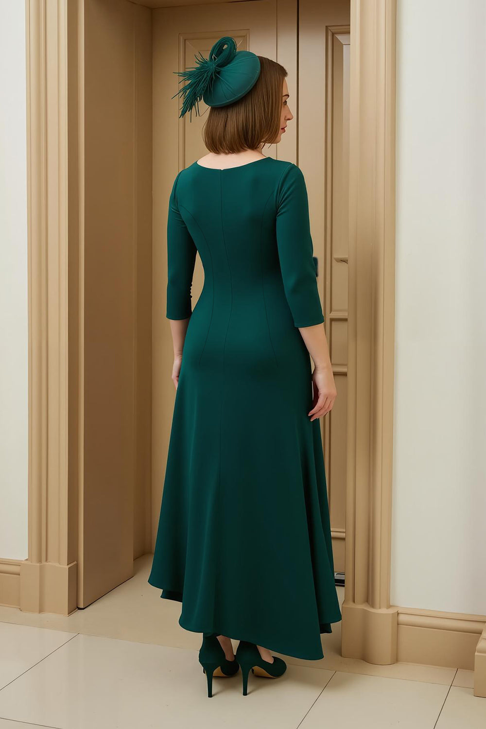 Robe de mariée bordeaux évasée à col bateau asymétrique