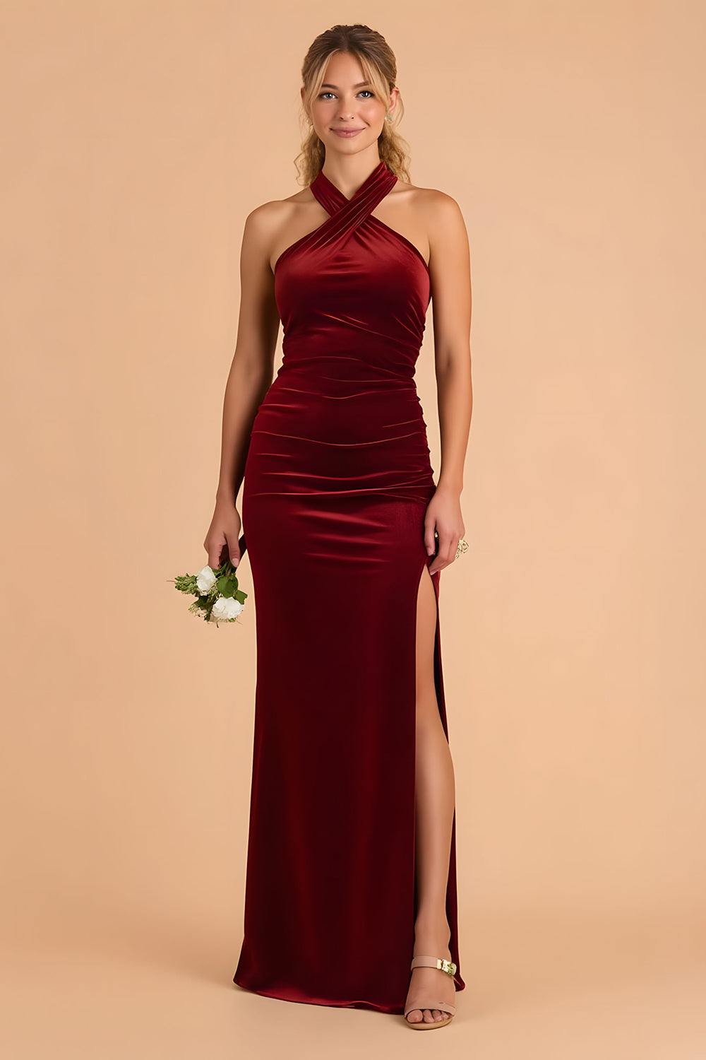 Robe longue de demoiselle d'honneur moulante en velours bordeaux à col montant