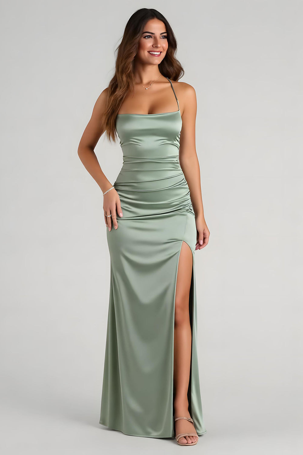Robe longue de demoiselle d'honneur fendue en satin froncé Eucalyptus