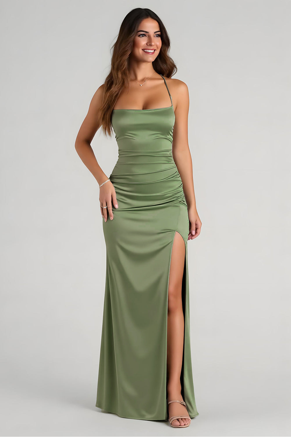 Robe longue de demoiselle d'honneur fendue en satin froncé Eucalyptus