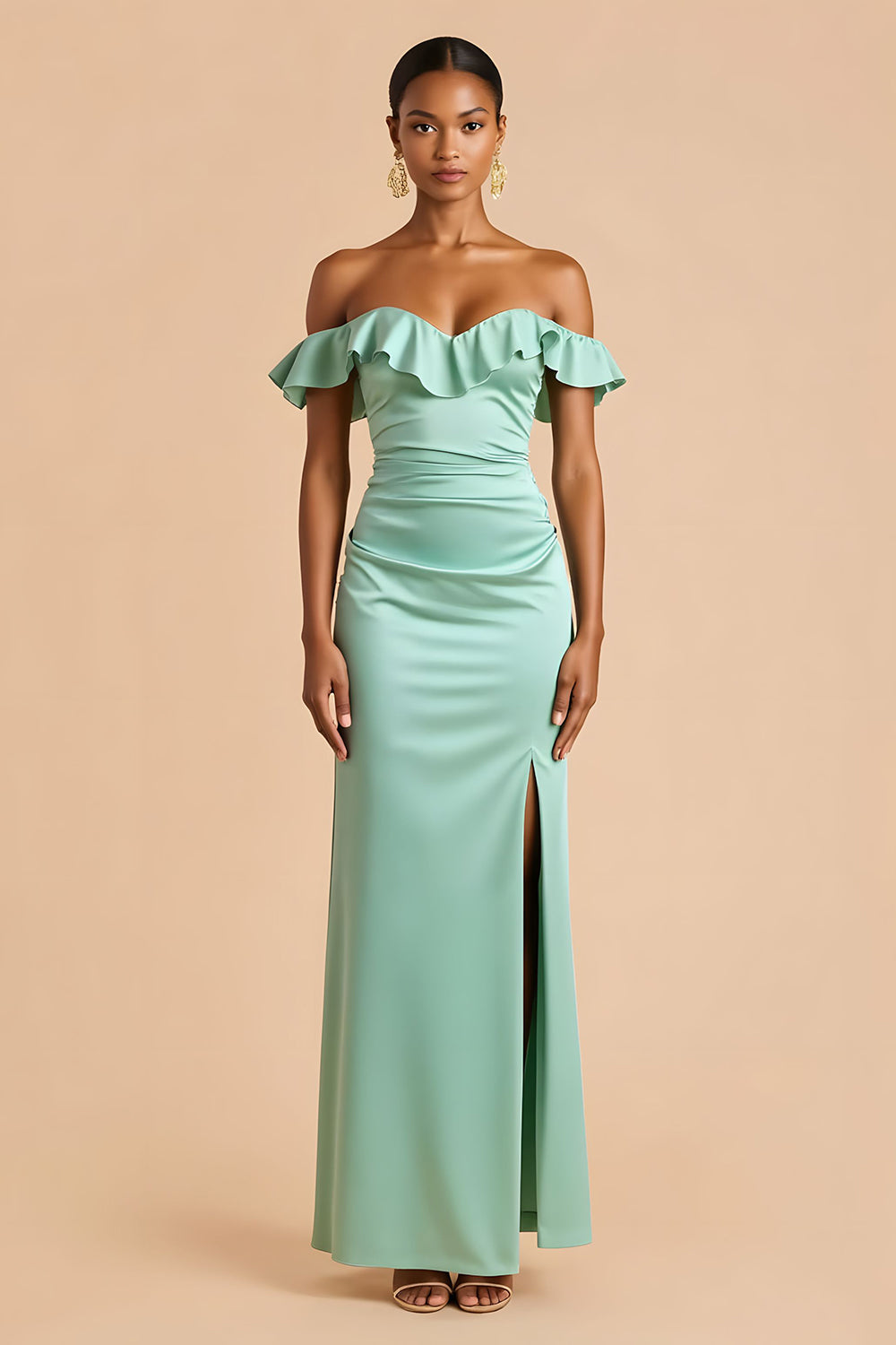 Robe longue de demoiselle d'honneur vert menthe en satin fourreau épaules dénudées