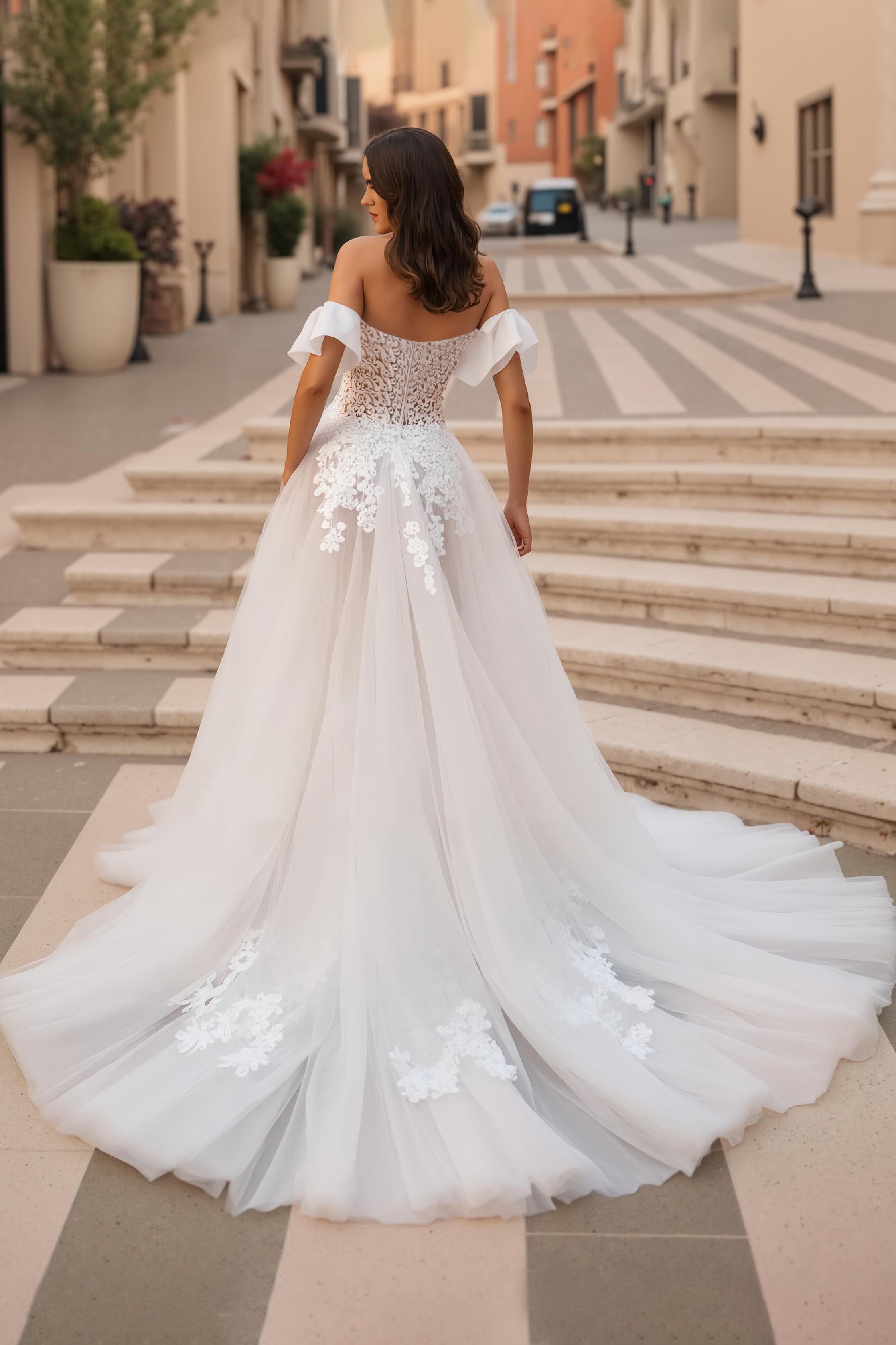 Robe de mariée longue ivoire en tulle, ligne A, ornée d'appliques, épaules dénudées