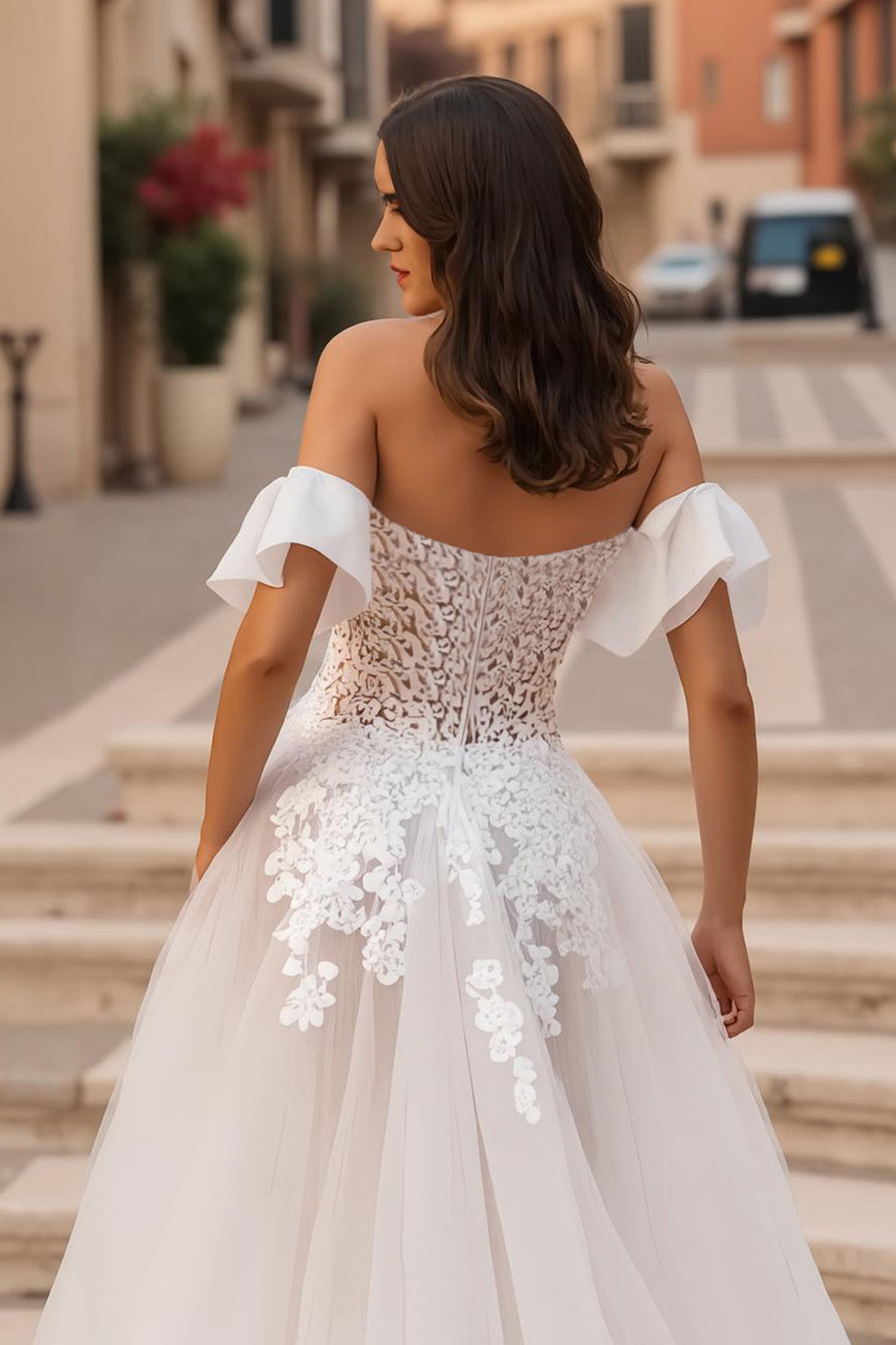 Robe de mariée longue ivoire en tulle, ligne A, ornée d'appliques, épaules dénudées