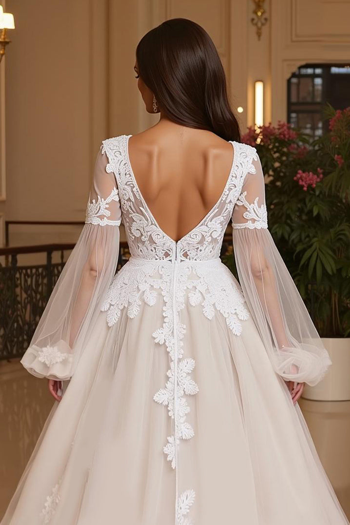 Vestido de novia de tul línea A con cuello en V y apliques de encaje