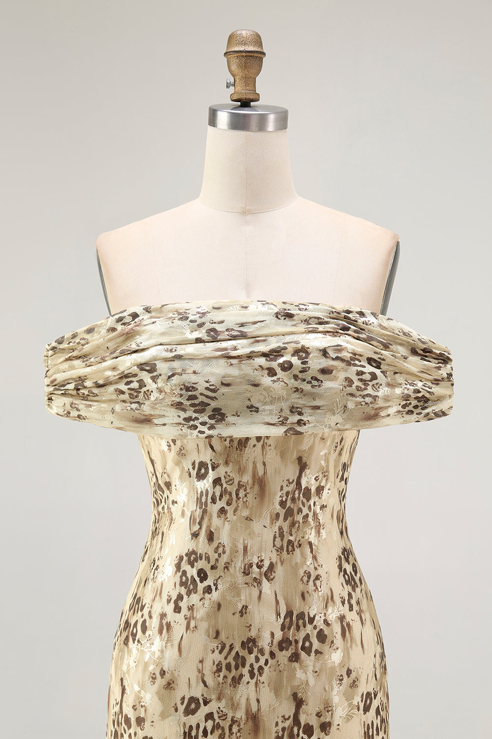 Robe de demoiselle d'honneur à épaules dénudées avec motif floral champagne
