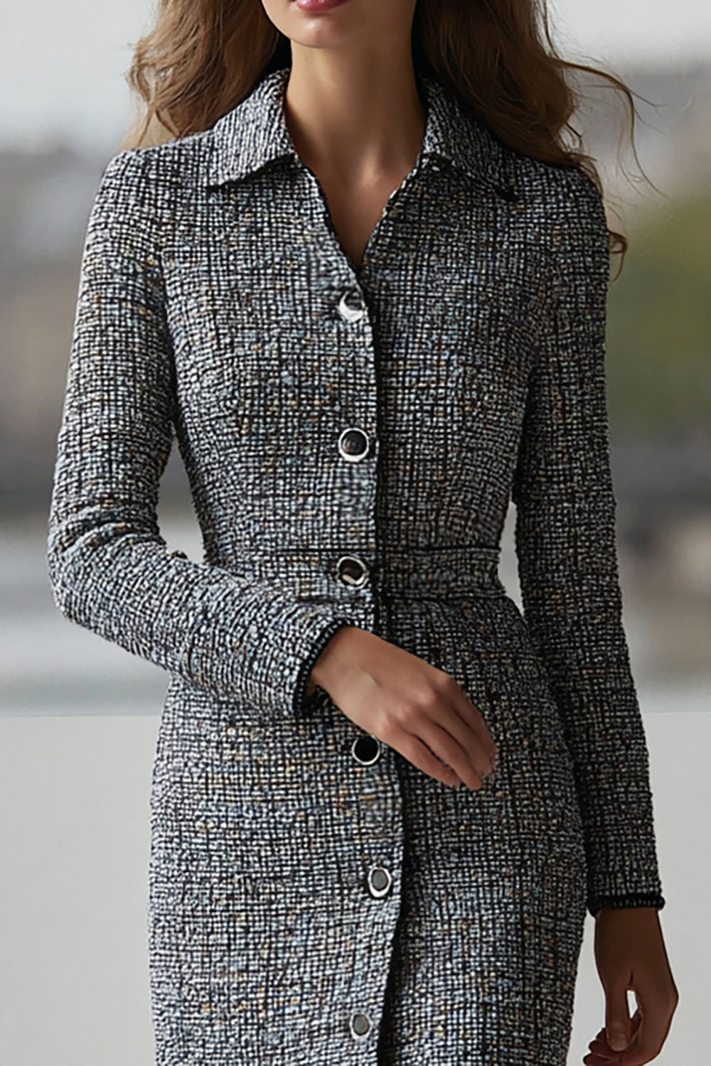 Robe de travail fourreau grise à manches longues et simple boutonnage