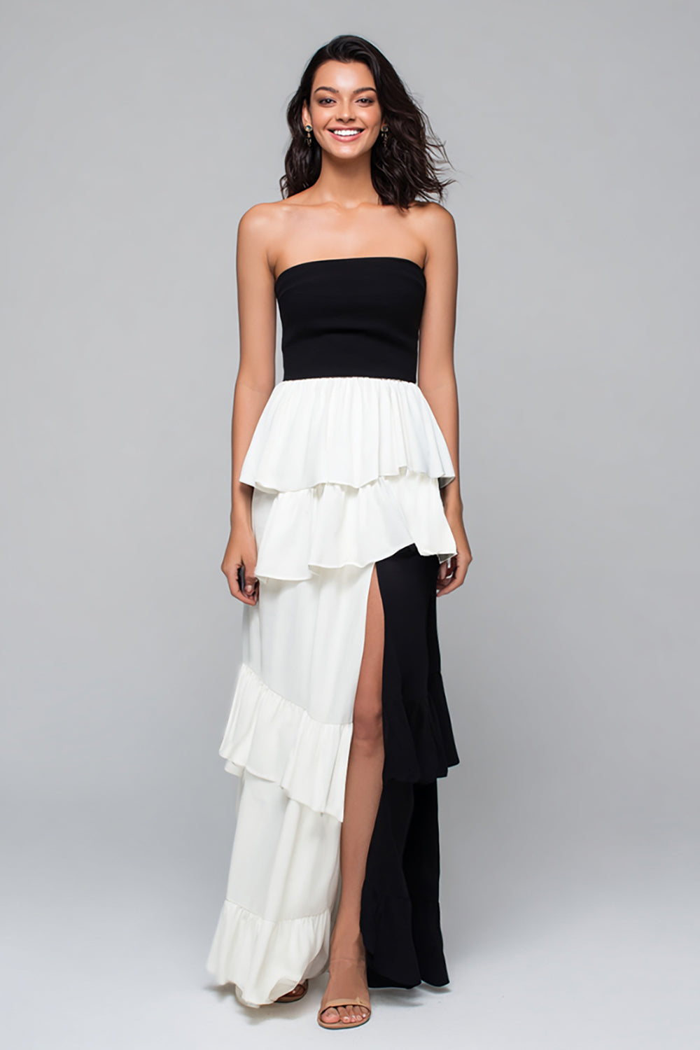 Robe de soirée sans bretelles trapèze étagée noire et blanche avec fente