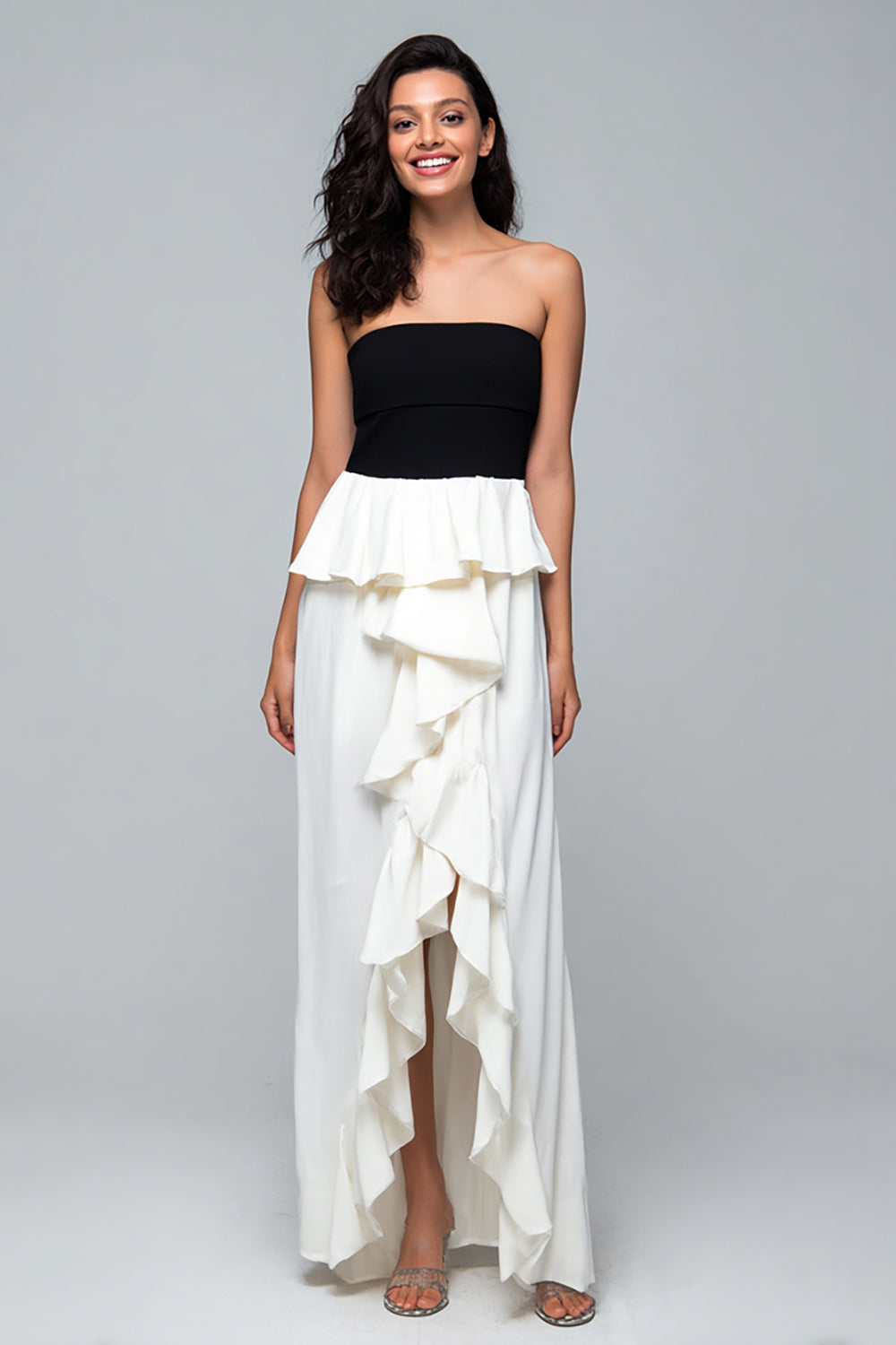 Robe de soirée longue noire et blanche sans bretelles avec volants et fente