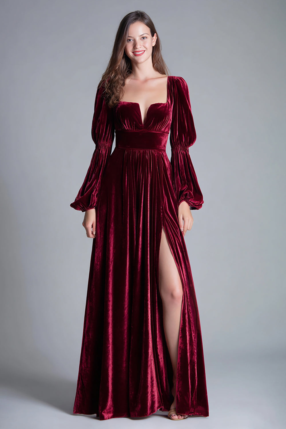 Vestido de noche formal línea A de terciopelo burdeos con cuello cuadrado y abertura