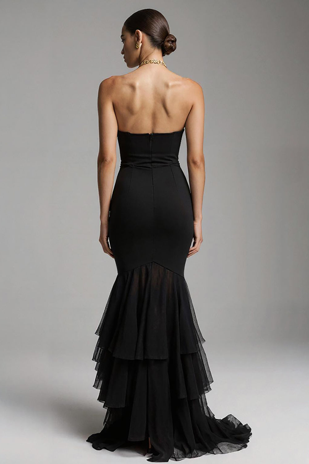 Robe de soirée longue noire sirène coupe cœur à traîne asymétrique et volants