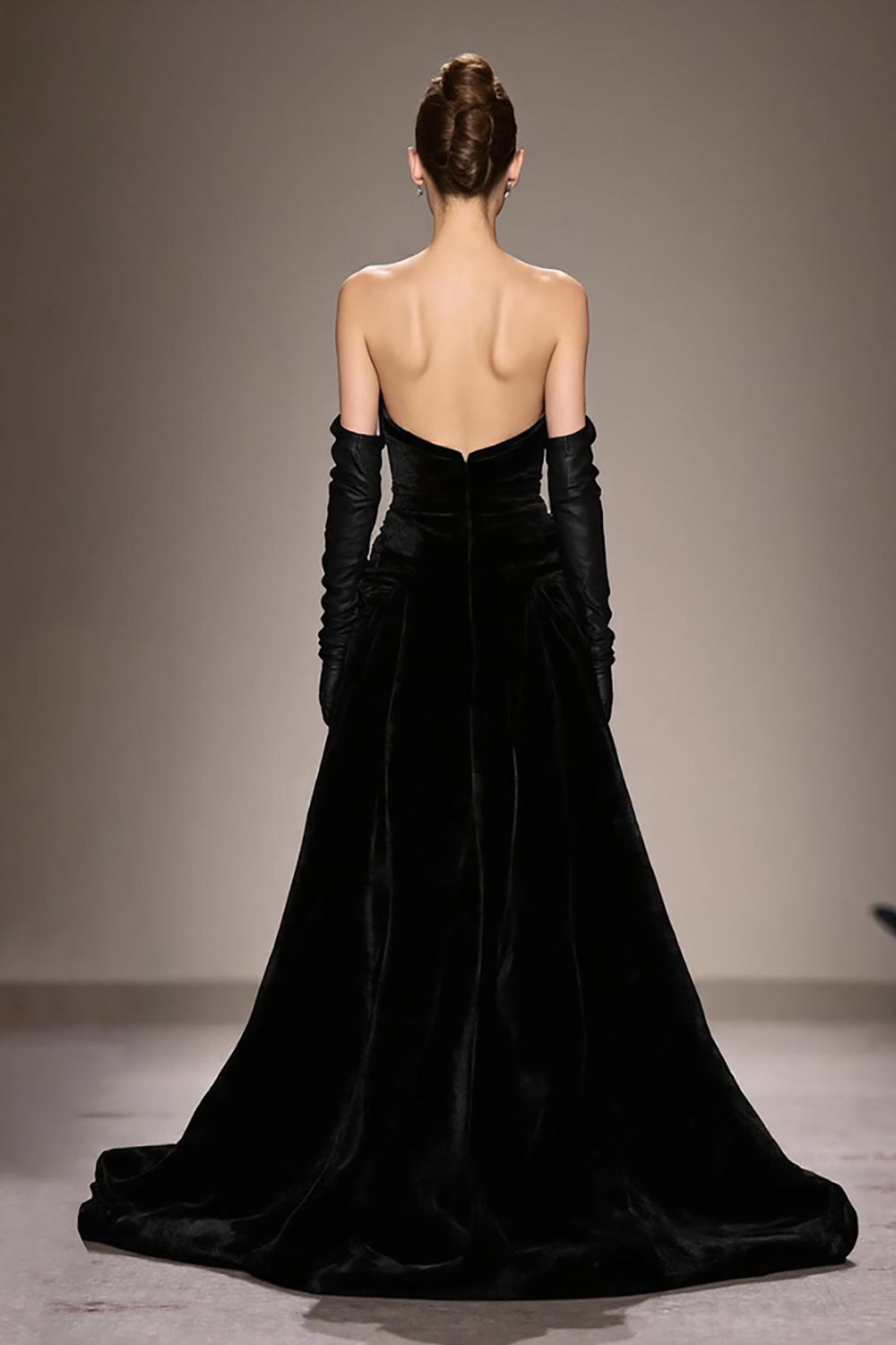 Vestido de Noche Largo de Terciopelo Negro sin Tirantes