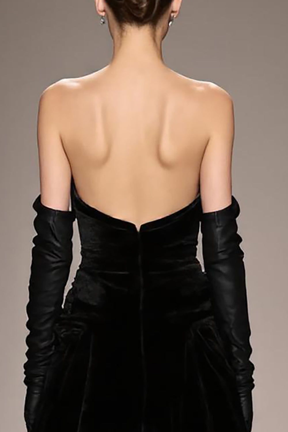 Vestido de Noche Largo de Terciopelo Negro sin Tirantes