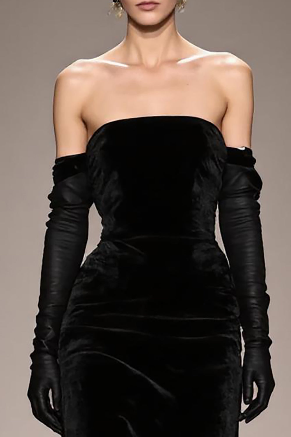 Vestido de Noche Largo de Terciopelo Negro sin Tirantes