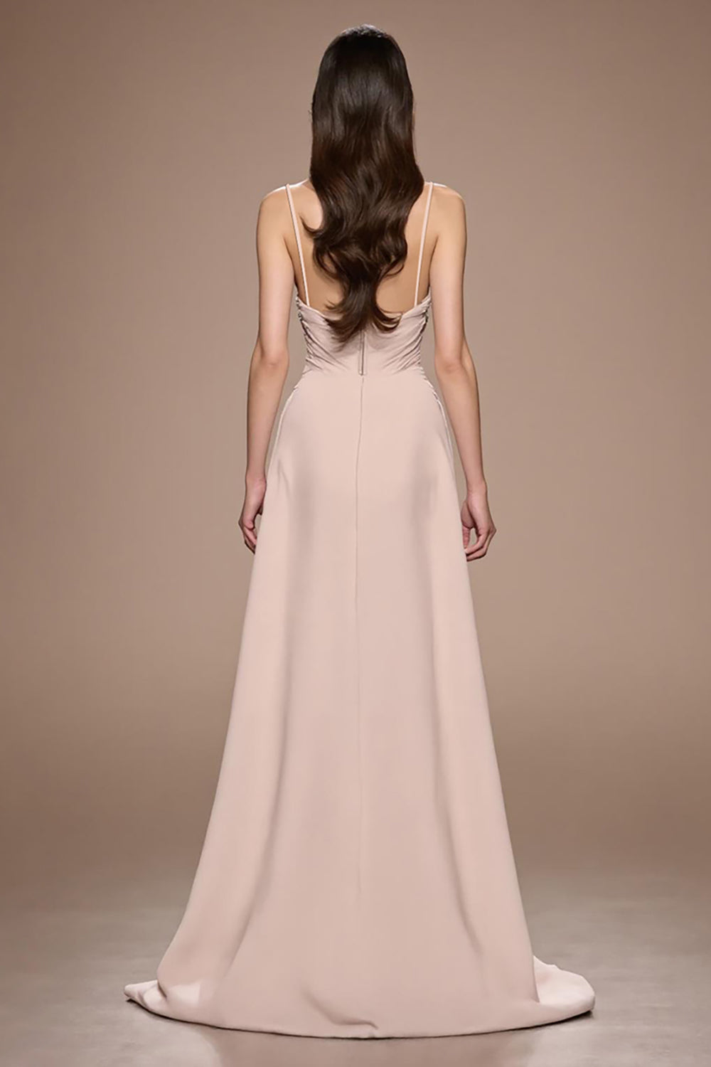 Robe de soirée longue trapèze en satin plissé fendue couleur champagne