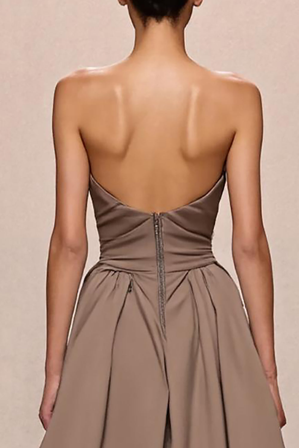Robe de soirée longue trapèze drapée bustier en satin couleur café