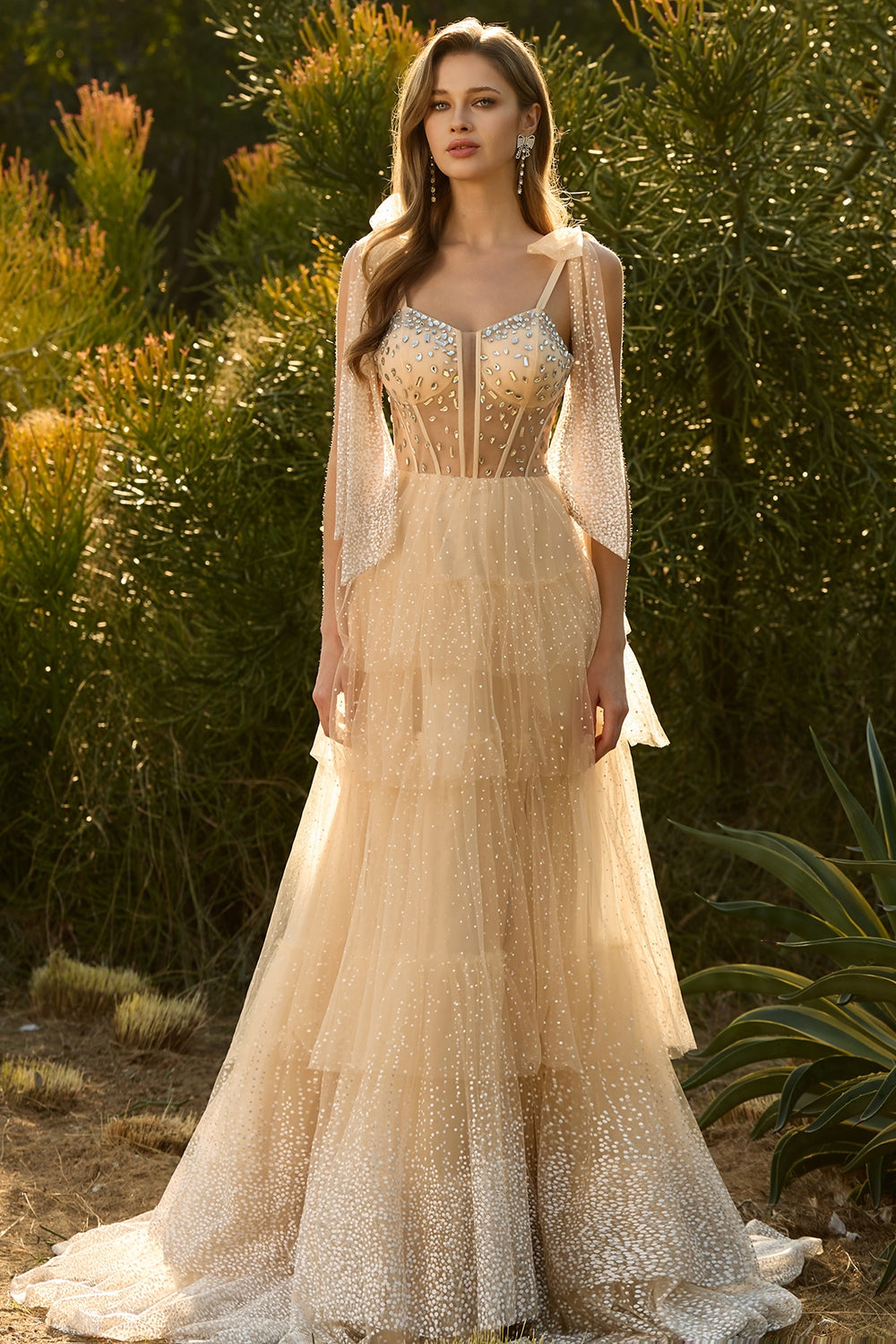 Robe de bal longue en dentelle à volants roses avec corset et dos lacé