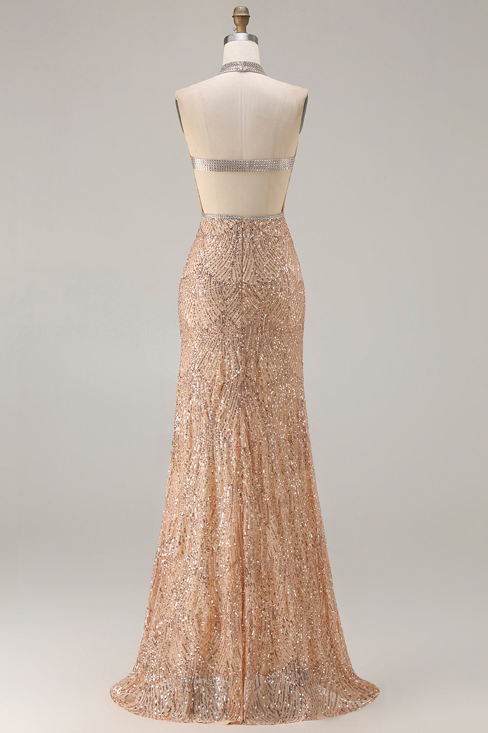 Robe de soirée longue sirène scintillante noire à licou, avec perles, paillettes, découpe en trou de serrure et fente.