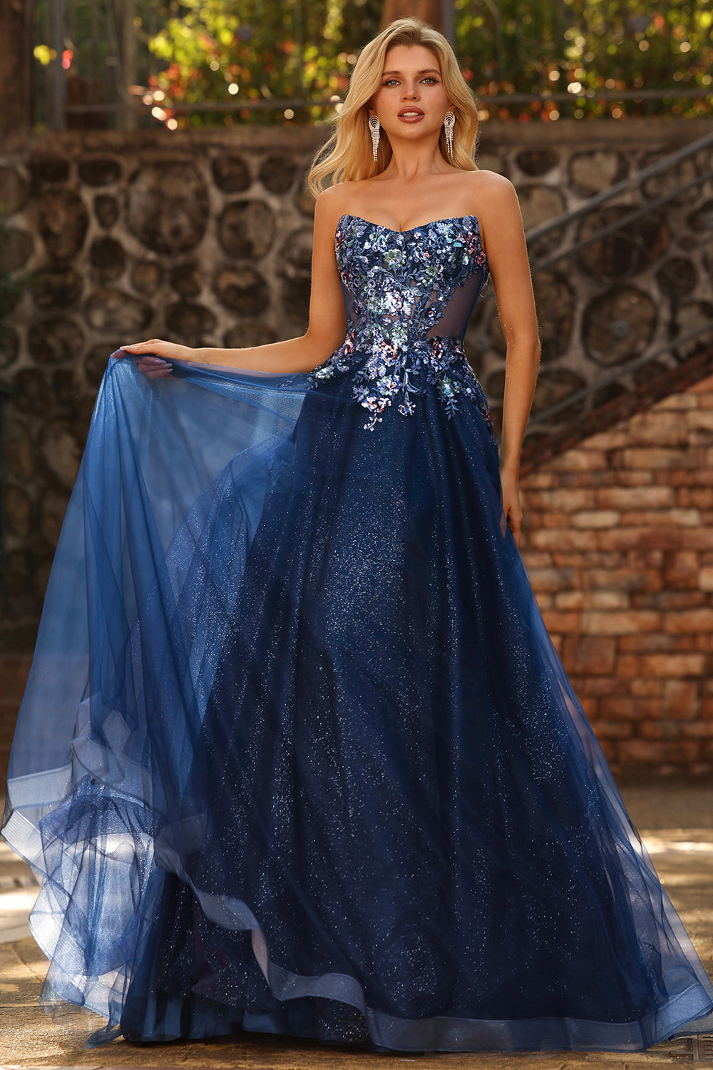 Robe de bal longue en tulle ligne A à bustier transparent et corset sequin bleu marine