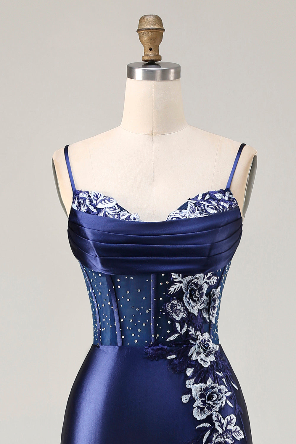Vestido largo de fiesta con abertura, corset con pedrería y bordados, diseño de sirena en azul marino