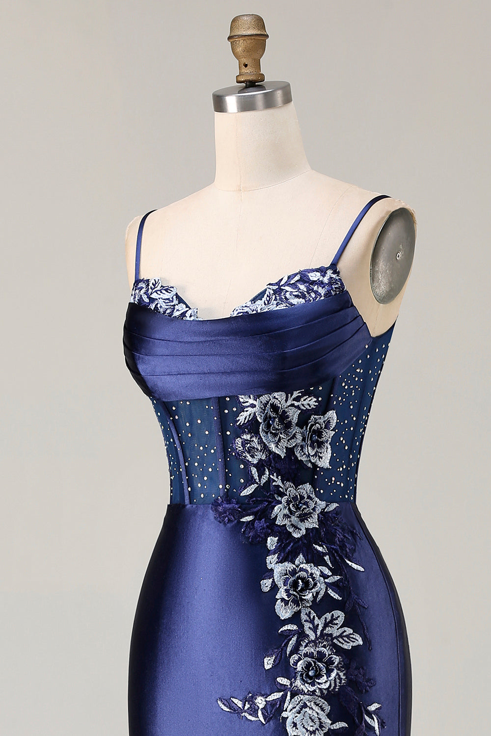 Vestido largo de fiesta con abertura, corset con pedrería y bordados, diseño de sirena en azul marino