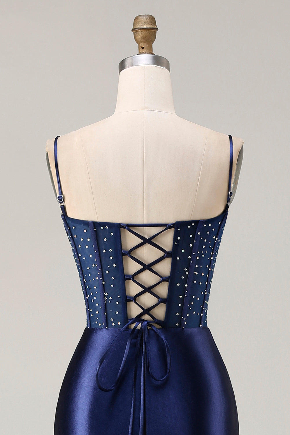 Vestido largo de fiesta con abertura, corset con pedrería y bordados, diseño de sirena en azul marino