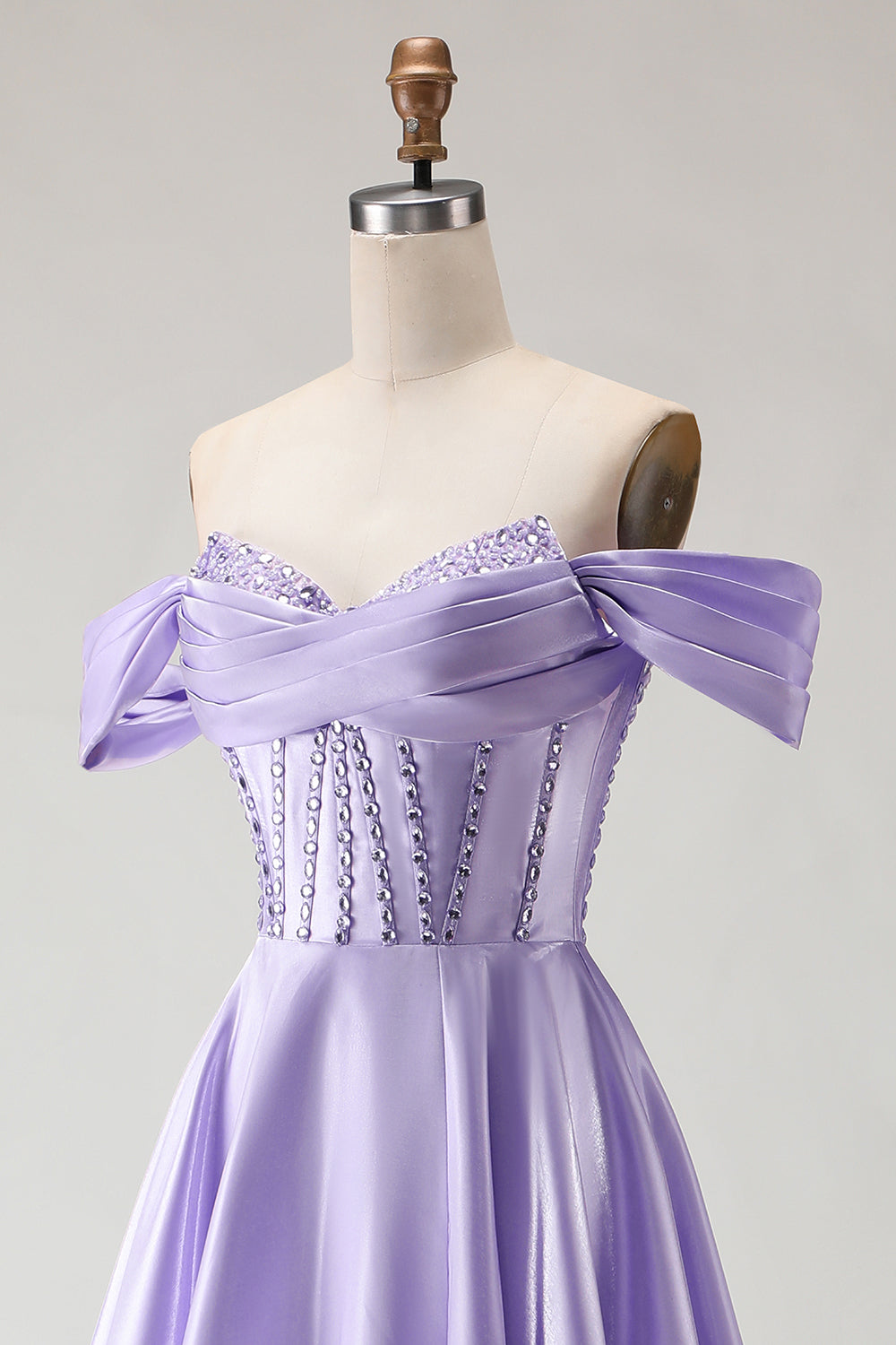 Robe de bal longue en tulle violet avec corset, épaules dénudées, perles, ligne A et fente