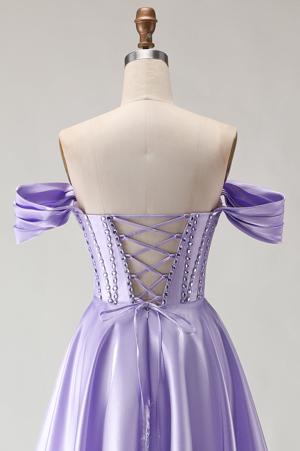 Robe de bal longue en tulle violet avec corset, épaules dénudées, perles, ligne A et fente