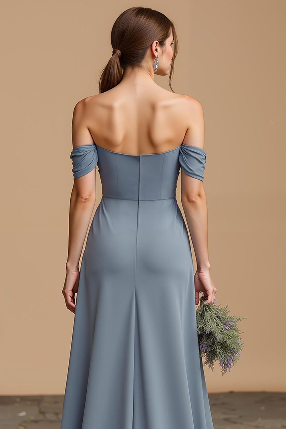 Robe de demoiselle d'honneur longue ligne A Twilight avec fente et épaules dénudées