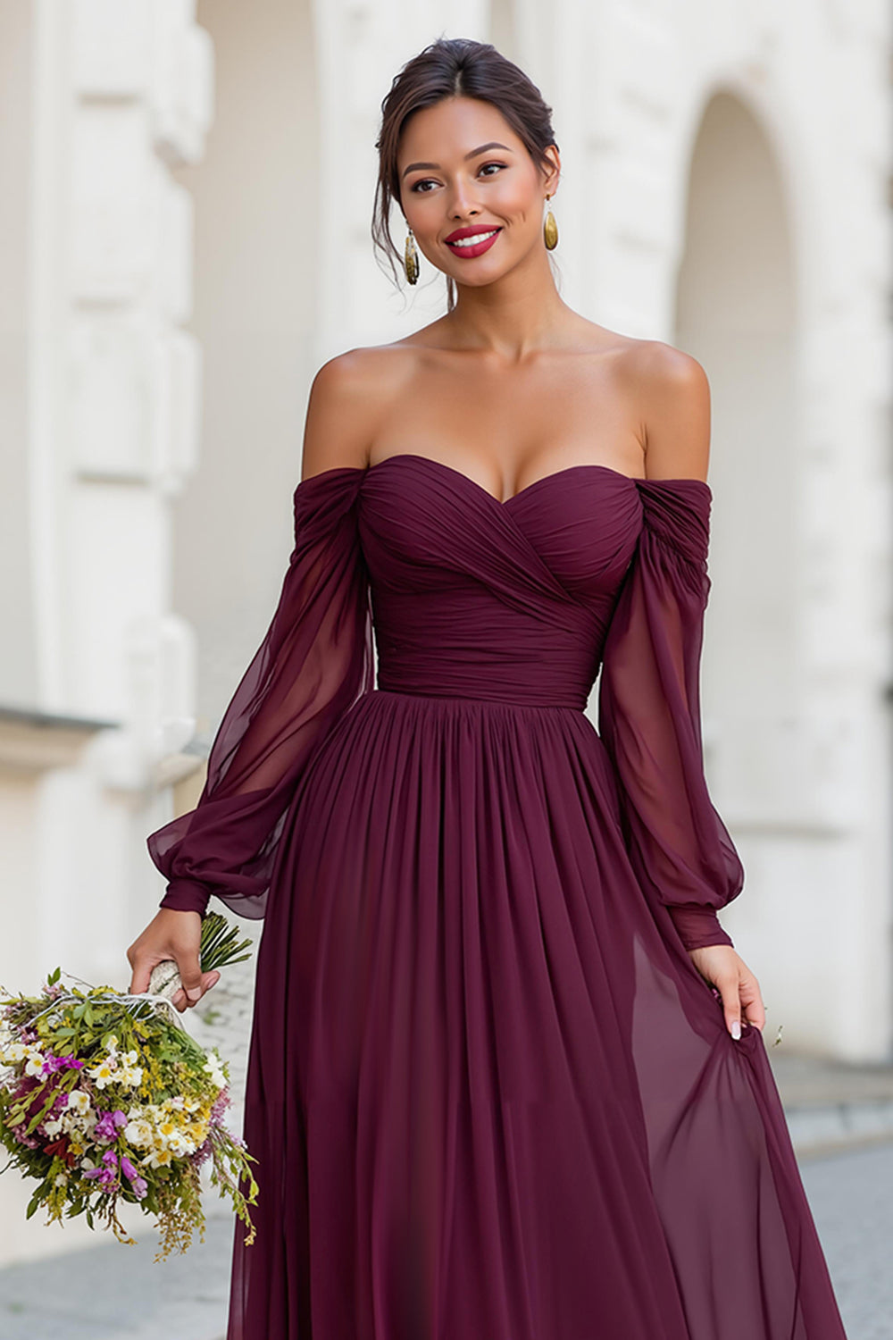Robe de demoiselle d'honneur longue ligne A Cabernet épaules dénudées avec manches