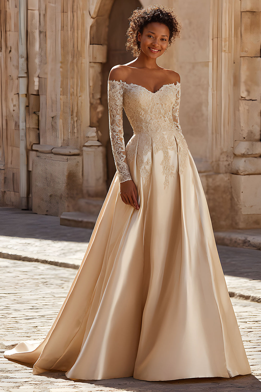 Robe de mariée princesse en satin champagne avec épaules dénudées, traîne balais et dentelle
