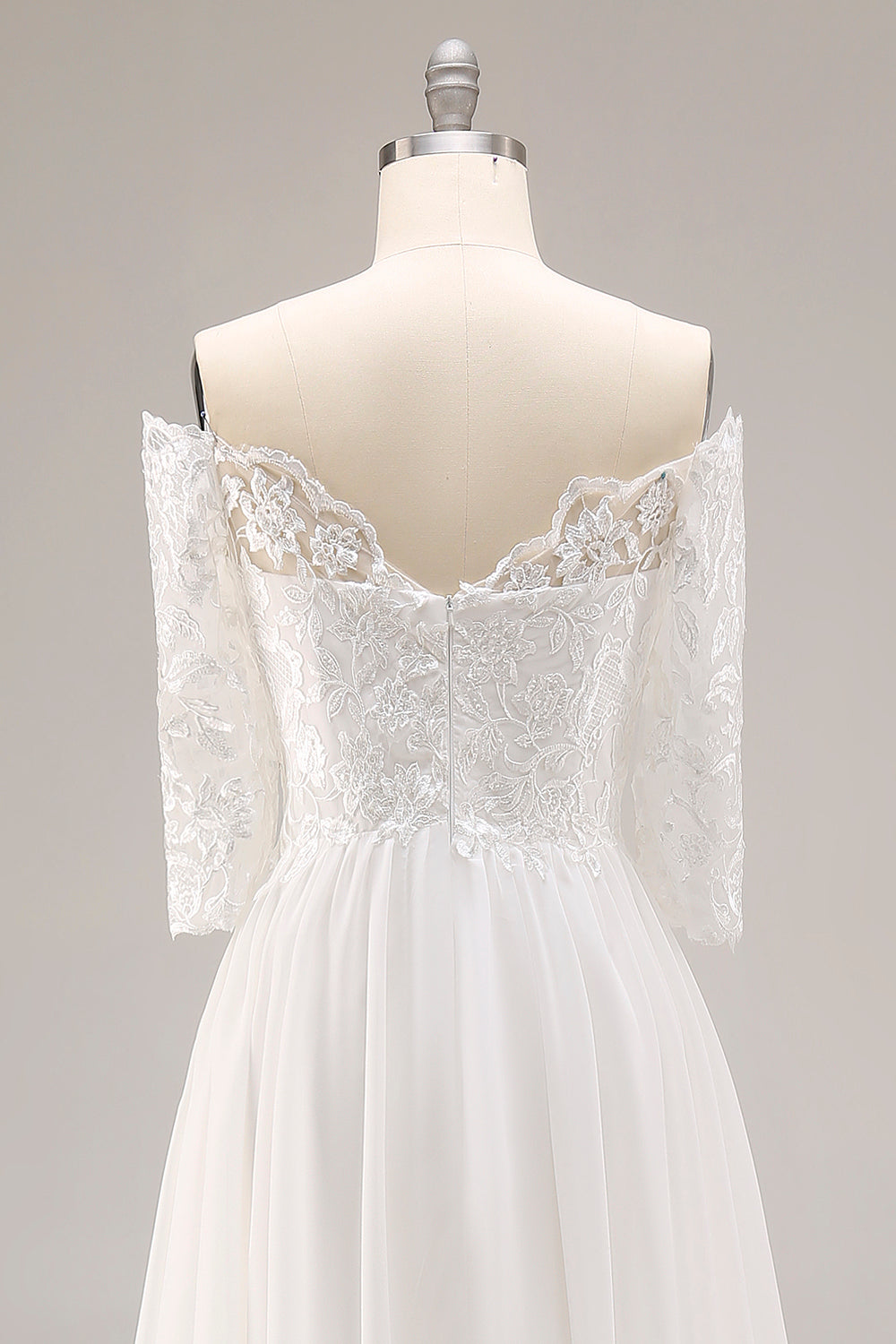 Robe de mariée blanche trapèze épaules dénudées avec dentelle et manches mi-longues