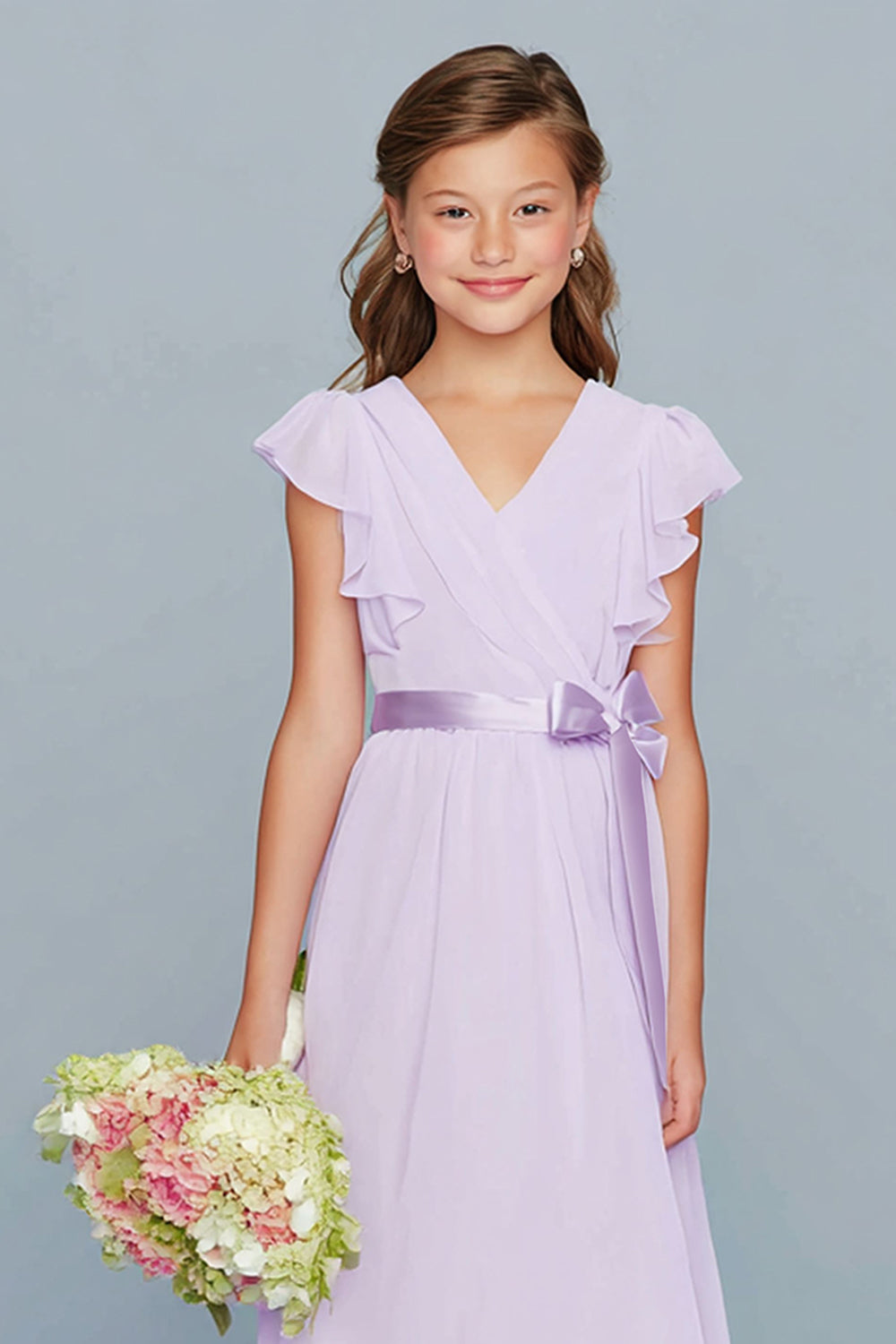 Robe longue de demoiselle d'honneur junior évasée en mousseline lilas avec décolleté en V et volants