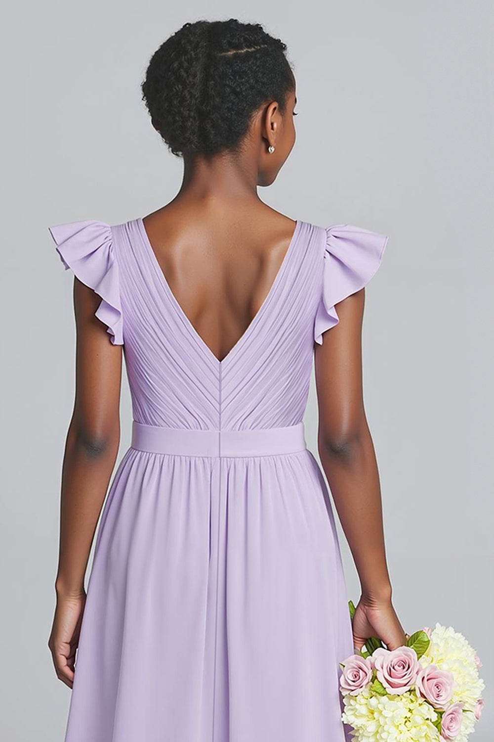 Robe de demoiselle d'honneur longue en mousseline lilas avec encolure en V et volants