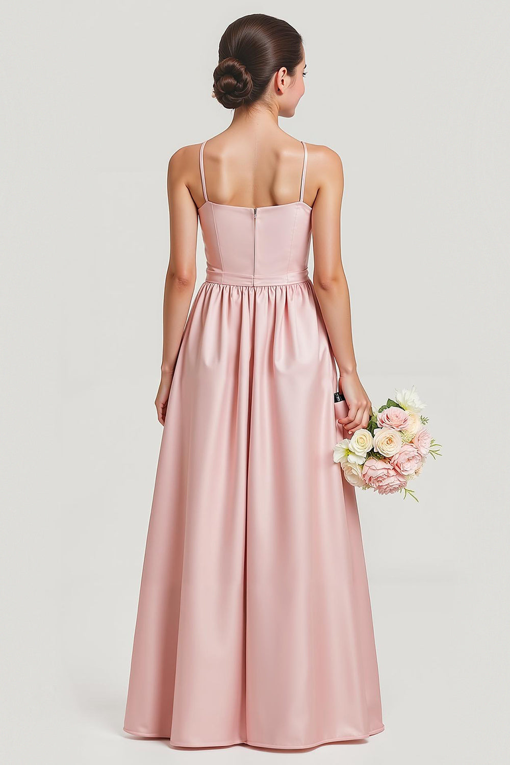 Robe de demoiselle d'honneur longue en satin coupe trapèze à fines bretelles et blush simple