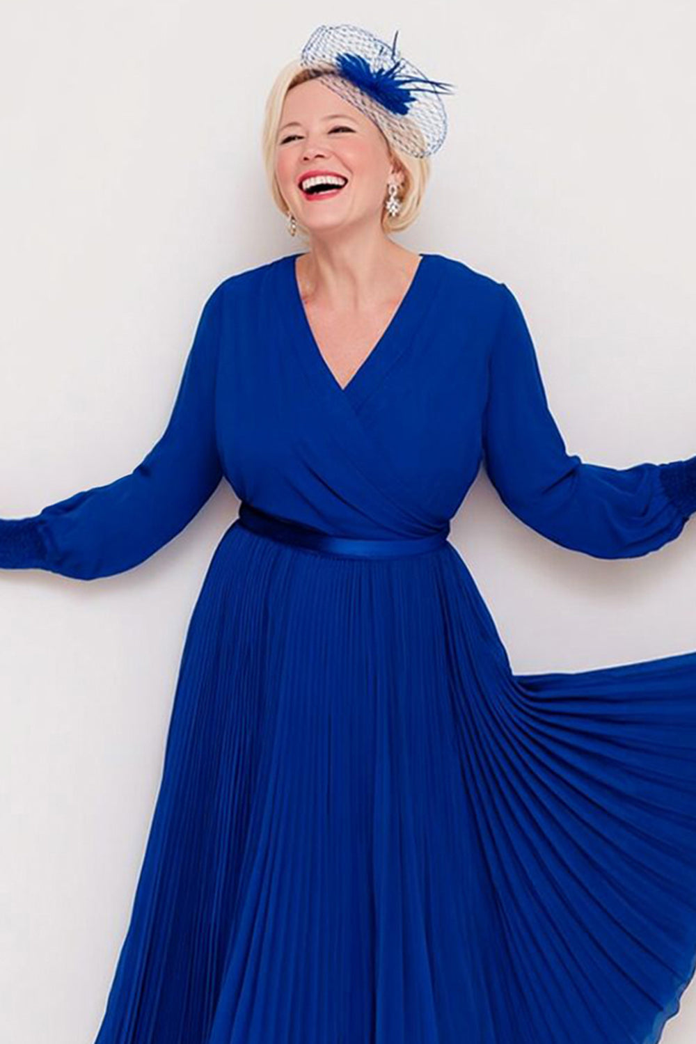 Dark Blue Chiffon A-Line Pleated V-Neck Long-Sleeve Mother of the Bride Dress