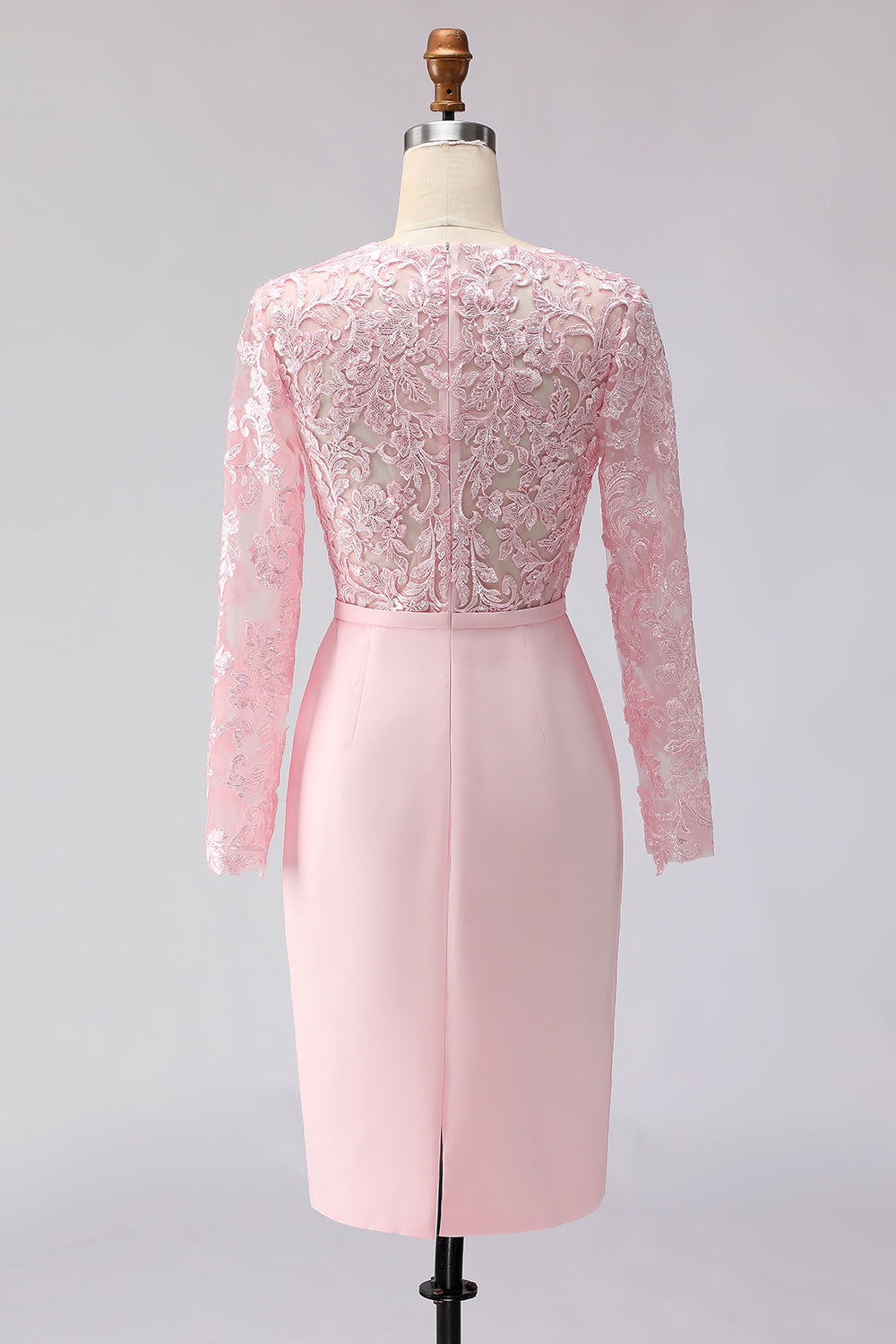 Robe fourreau midi rose blush appliquée avec manches et col bateau pour la mère de la mariée