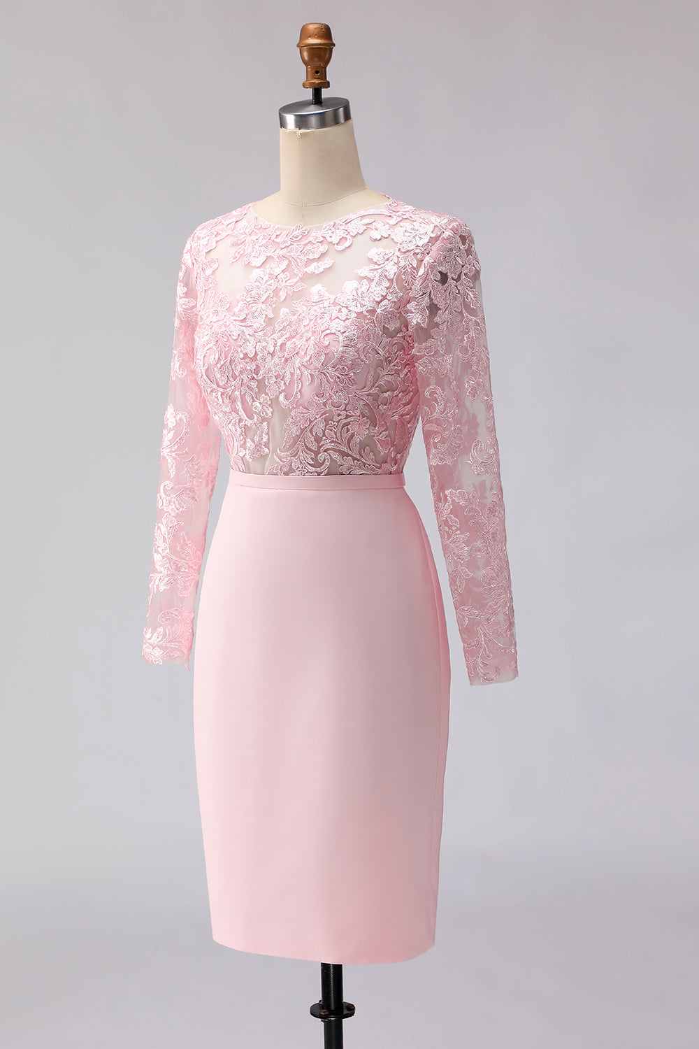 Robe fourreau midi rose blush appliquée avec manches et col bateau pour la mère de la mariée