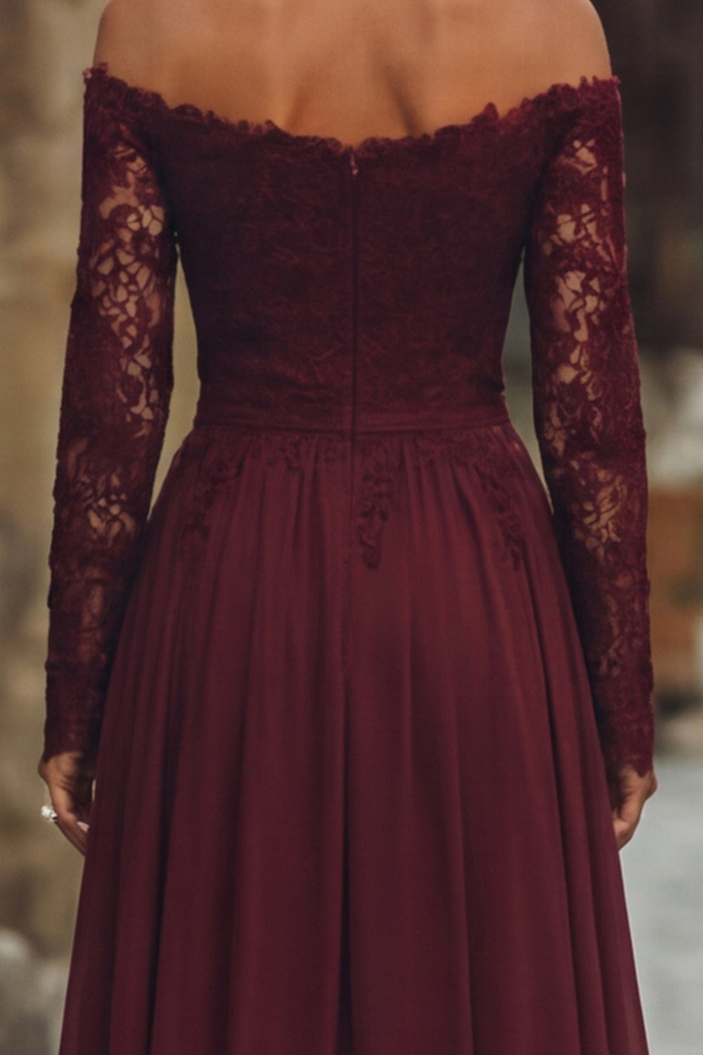 Robe longue de mère de la mariée trapèze en dentelle avec épaules dénudées Cabernet