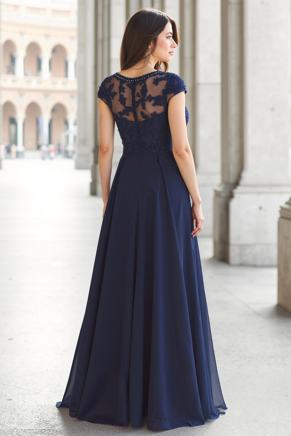 Robe de mère de la mariée en mousseline avec applications en dentelle et jupe trapèze bleu marine