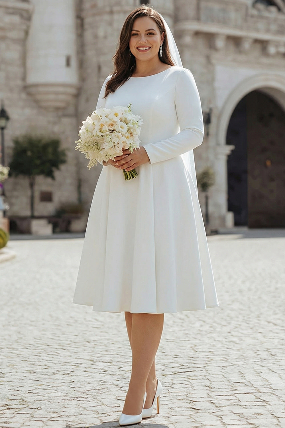 Robe de fiançailles mi-longue en satin évasée de couleur ivoire grande taille